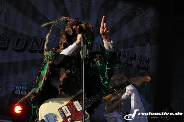 bonaparte live in concert - Fotos: Bonaparte live bei der Premiere von Rock'n'Heim 2013 