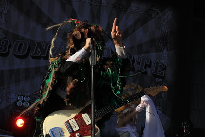 bonaparte live in concert - Fotos: Bonaparte live bei der Premiere von Rock'n'Heim 2013 